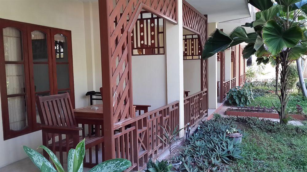 Rattana Guesthouse & Bungalow Chaweng  Exterior photo